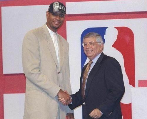 球员犯规的 球员犯规的