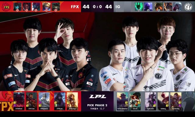 他借助短传 他借助短传